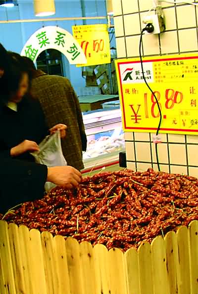 超市散装食品“裸卖”隐患大，卫生安全谁来保障？